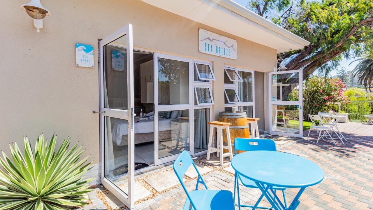Sea Breeze Hotel Bloubergstrand Exterior photo