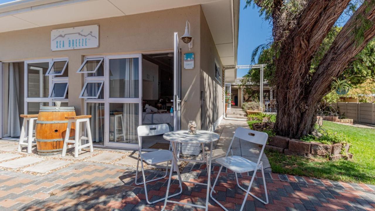 Sea Breeze Hotel Bloubergstrand Exterior photo