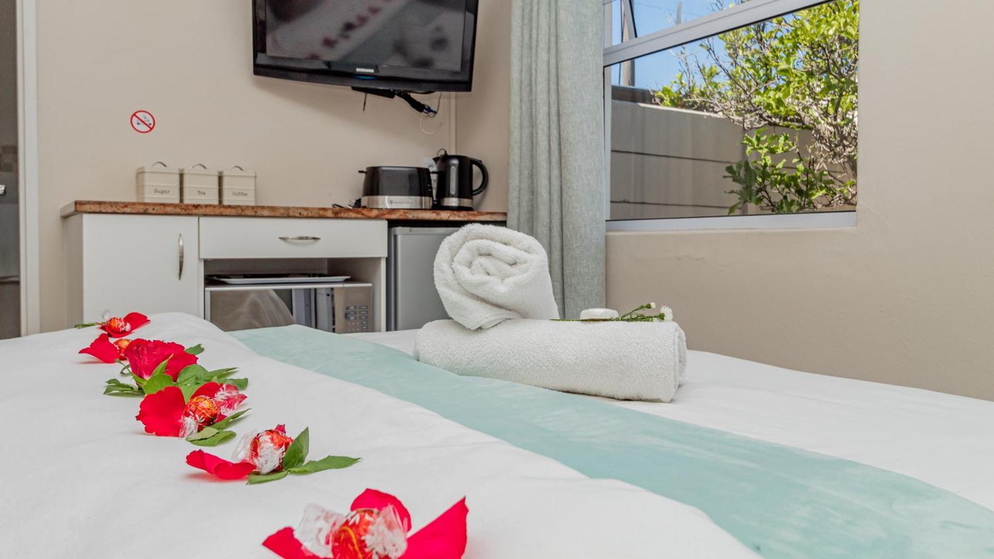 Sea Breeze Hotel Bloubergstrand Room photo